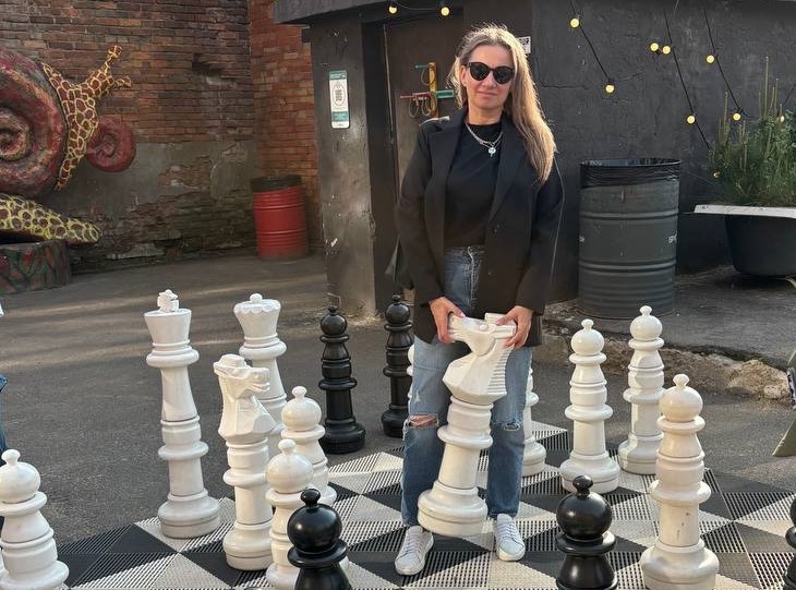 На фото автор Дзен-канала, Ирина Князева, карьерный консультант №1 по мнению ведущего отраслевого сервиса HRTIME.