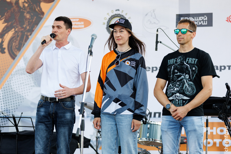    Областной чемпионат по мотоджимхане прошел сегодня на парковке у "Окея".