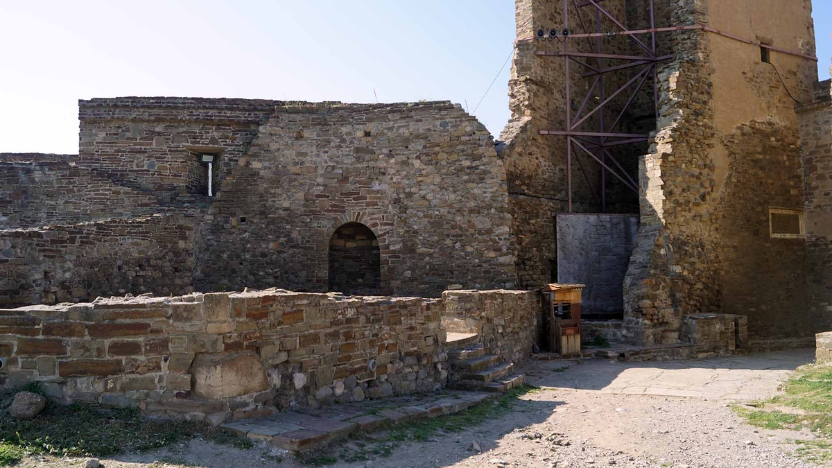 Сегодня это главная достопримечательность Судака и важная точка на туристической карте Крыма