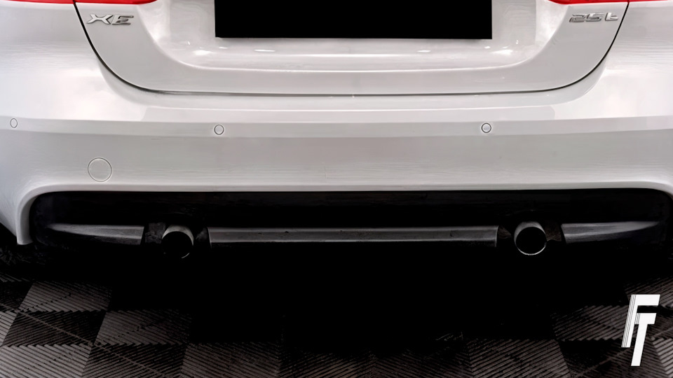 Стоковые трубы на Jaguar XE