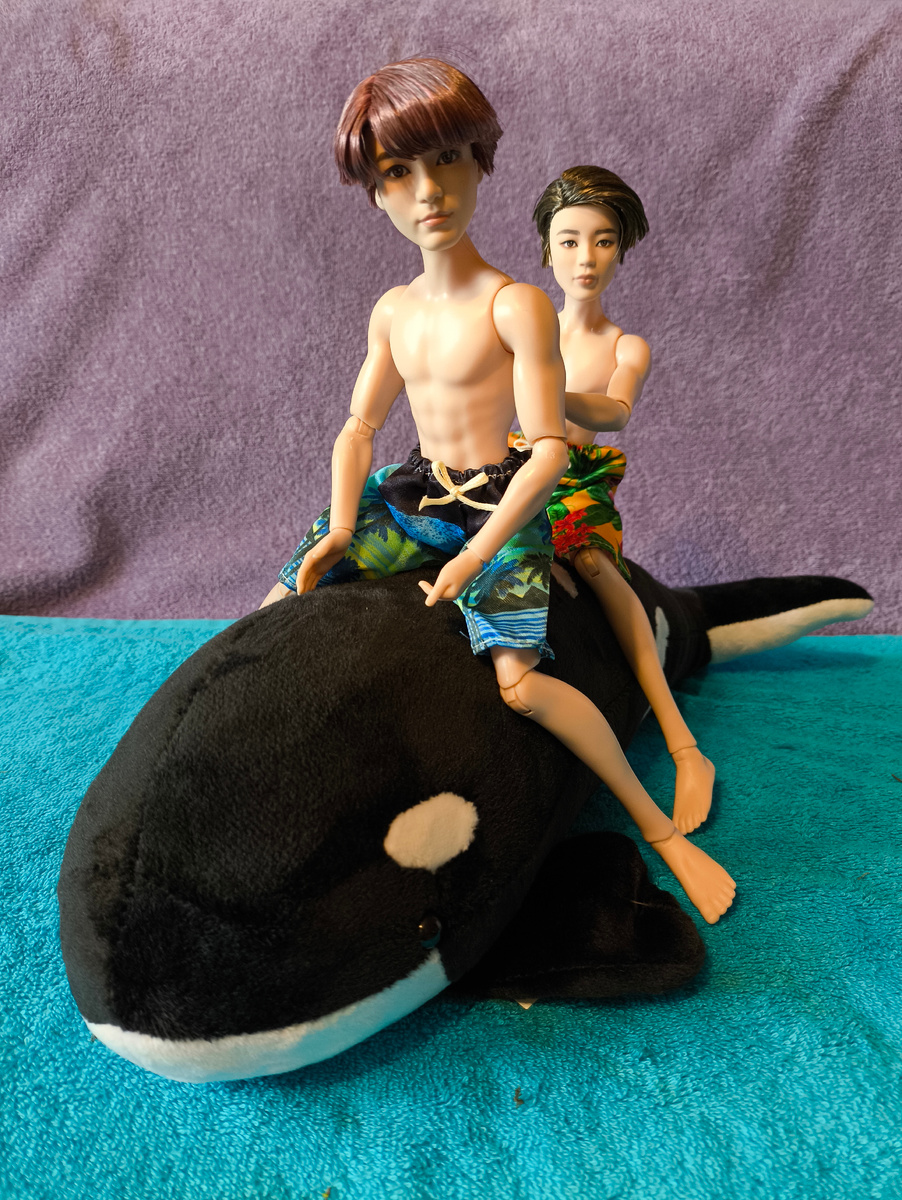 Тяжеловато, наверное, бедняжке)) 