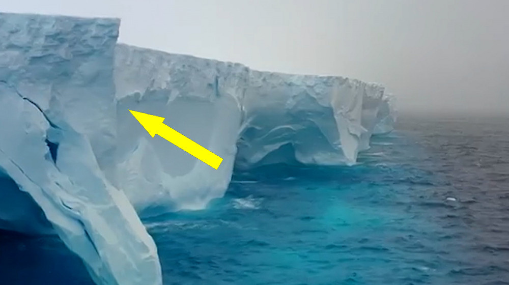    Самый большой айсберг в мире начал движение и это не шутка