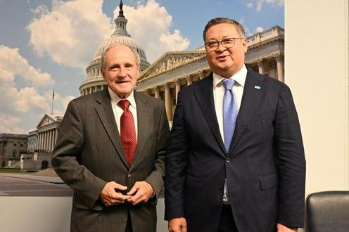 Мурат Нуртлеу и Джеймс Риш. Фото с сайта gov.kz