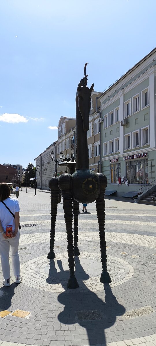 Памятник коню. Улица Баумана