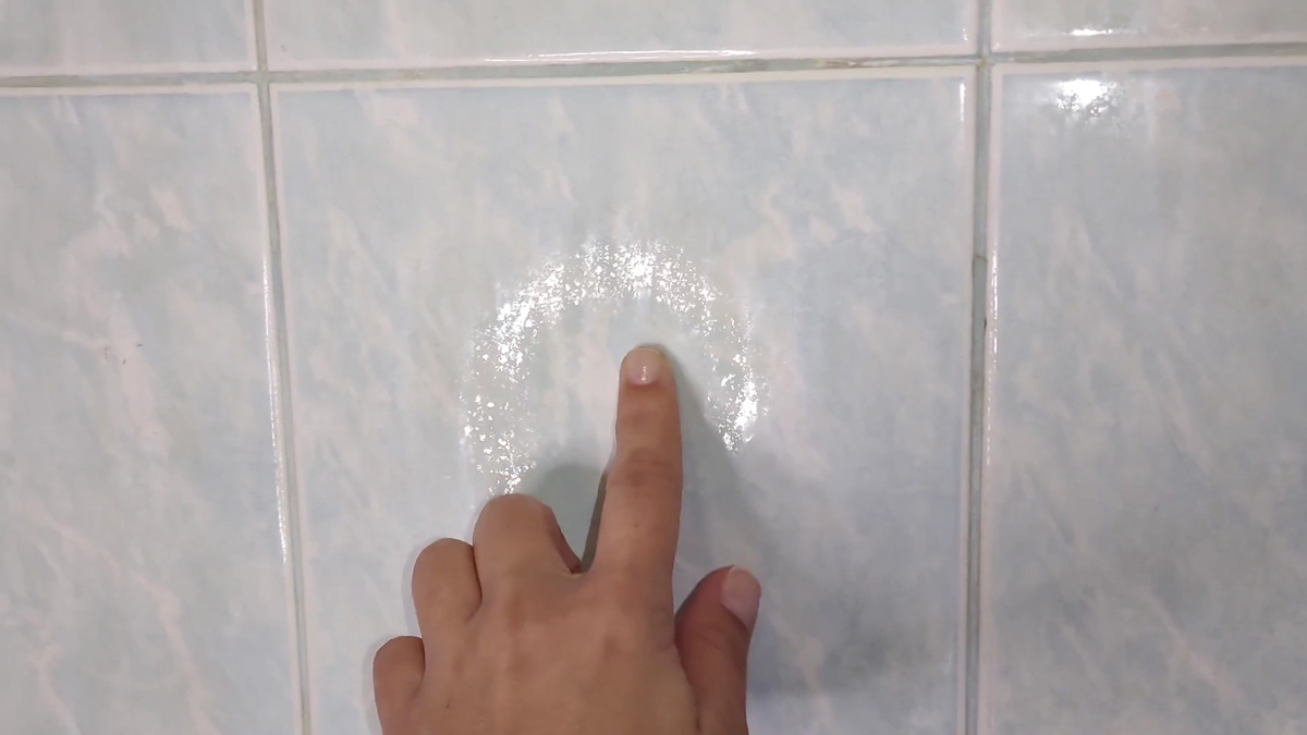 Чем отмыть налёт на плитке в ванной