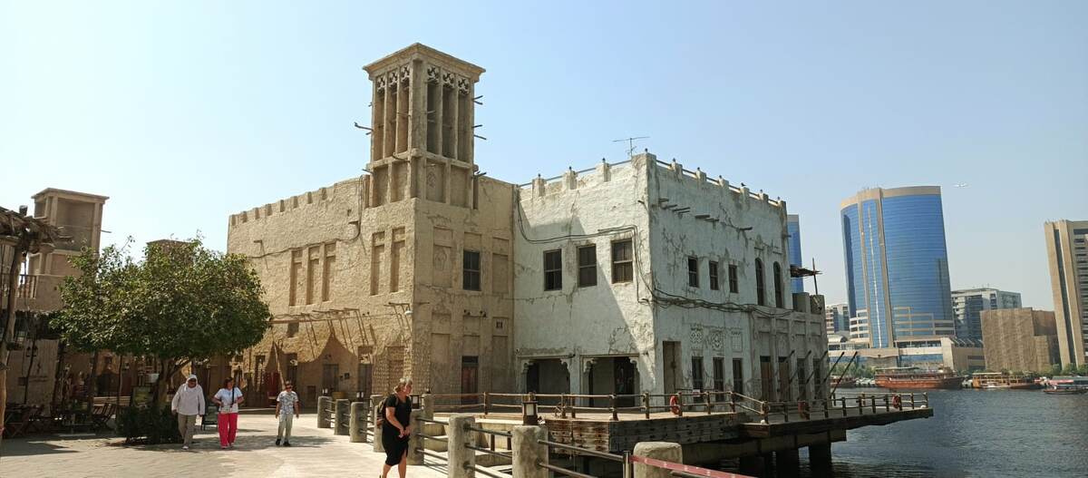 Один из элементов традиционного жилья арабов стали ветряные башенки-ветряки(Barjeel). Они являются своеобразными старинными кондиционерами.