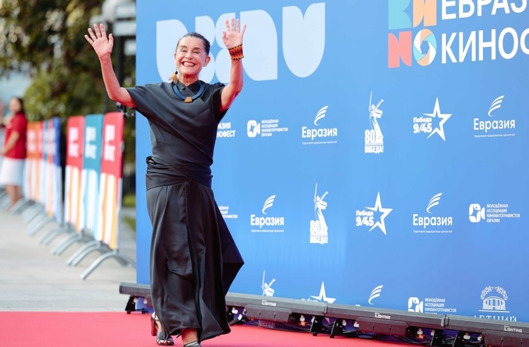 Луселия Сантуш в России