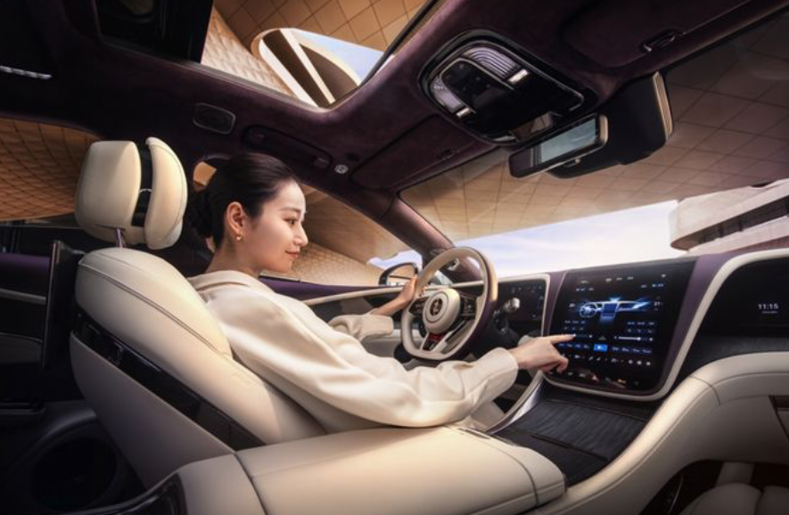 Интерьер BYD Yangwang U7 2025 года.