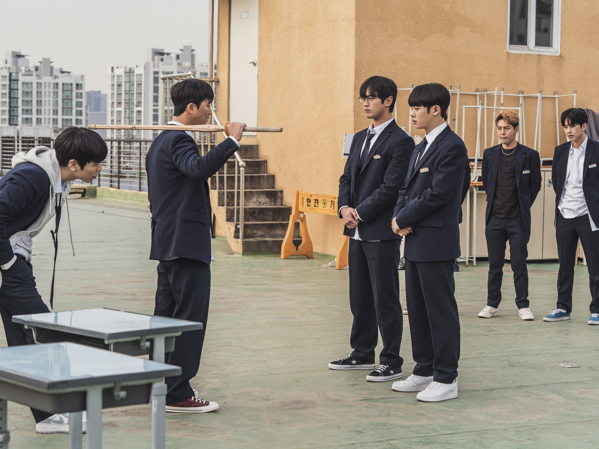 Говорят, корейцы поднимаются на крышу, чтобы побыть в уединении. Но, видимо, не только за этим (фото из открытых источников в интернете) 