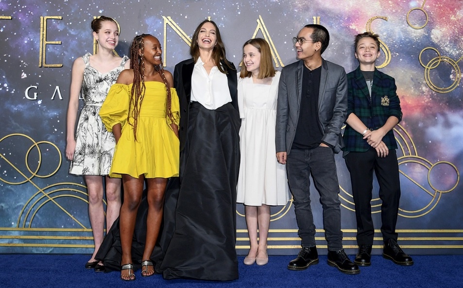 Анджелина Джоли с детьми