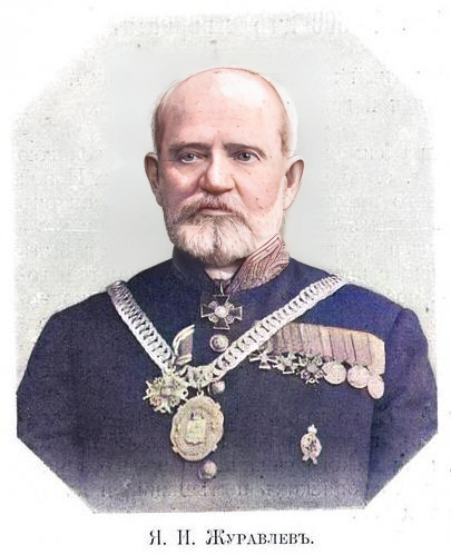 Я. И. Журавлев. Фото колоризованное. Я́ков Ива́нович Журавлёв (1837 — 1908) — почётный гражданин города Новгорода, потомственный почётный гражданин, городской голова, гласный Городской Думы, Новгородских губернского и уездного земских собраний, почётный мировой судья по Новгородскому уезду. В 1900 году Яков Иванович Журавлёв, в ходе внеочередных выборов после смерти Г. М. Сметанина, и в 1901 году вновь избирается городским головой. Но уже 7 (20) ноября 1904 года, не дожидаясь окончания срока полномочий, Журавлёв пишет заявление об отказе от должности городского головы «по расстроенному здоровью и болезненному состоянию». Ссылка: https://ru.wikipedia.org/wiki/Журавлёв,_Яков_Иванович