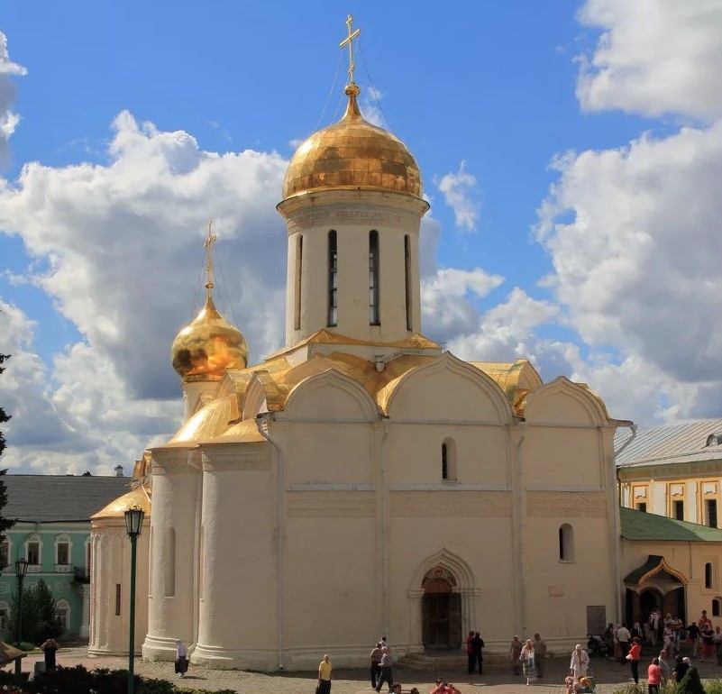 Троицкий собор Троицкого монастыря. В нем-то и схватили Василия Васильевича.