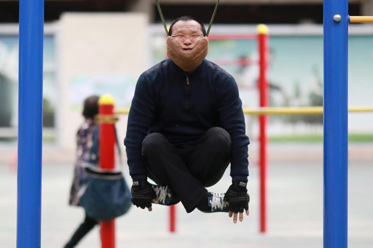     Опасный тренд: китайцы вешают себя за подбородок ради сна! Вот почему это опасно