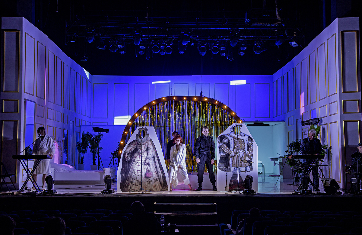 Мария Стюарт. Начальная сцена. Фото с официального сайта МТЮЗ