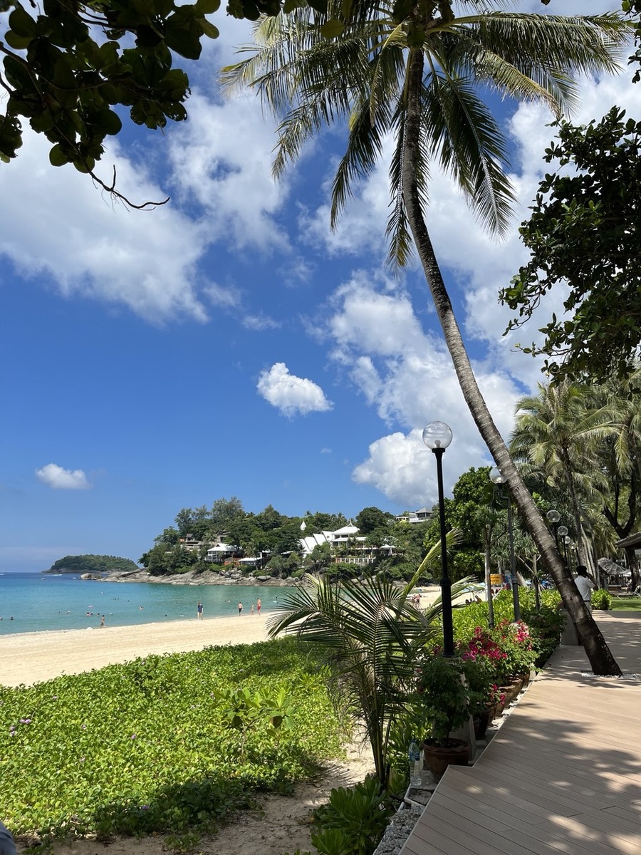 Отель Katathani Phuket - чудесный пляж, отличная территория и классное питание. Ждём ваших обращений) 