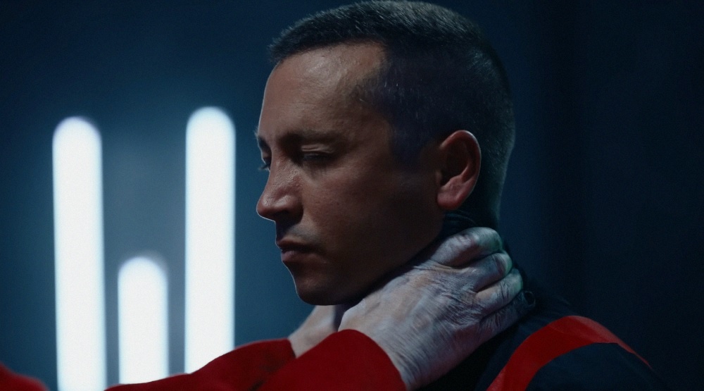     Кадр из клипа «The Contract»