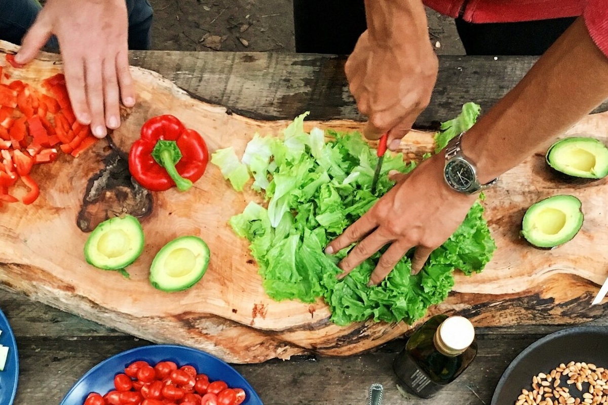     Аллергия и акне из-за кухни: как жарка портит кожу и что с этим делать