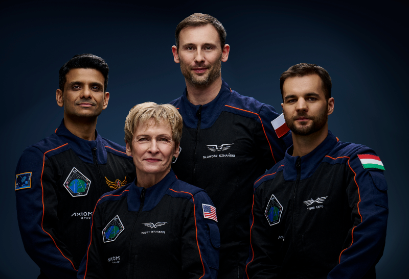 Слева направо: Шубханшу Шукла, Пегги Уитсон, Славош Узнаньски, Тибор Капу
