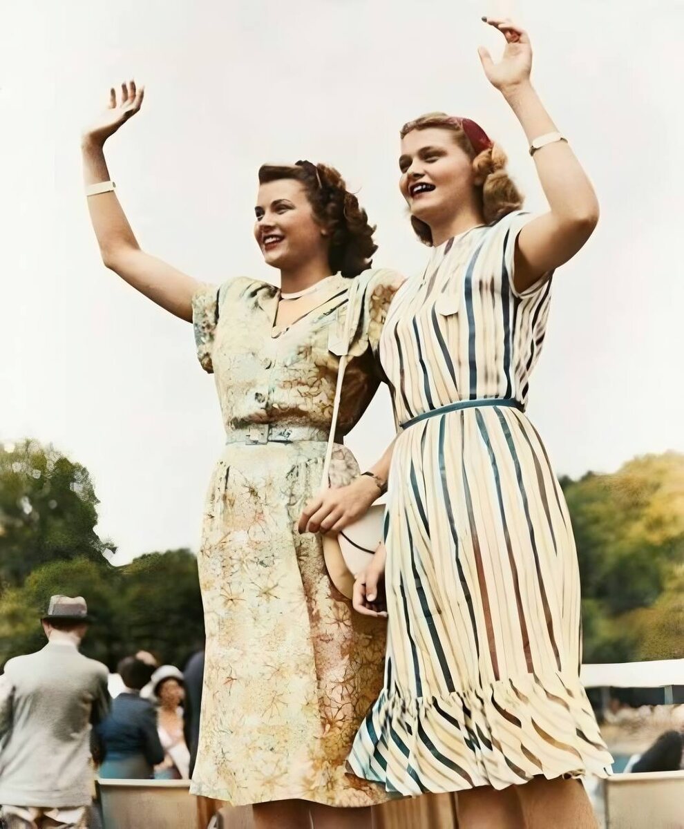 Лизанн Келли (слева) и Грейс Келли (справа)