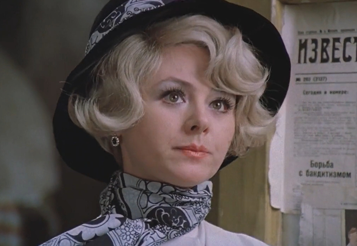 Кадр из кинофильма "Не может быть!", 1975 г., режиссер Леонид Гайдай, сценаристы Владлен Бахнов, Леонид Гайдай, композитор Александр Зацепин (скриншот)