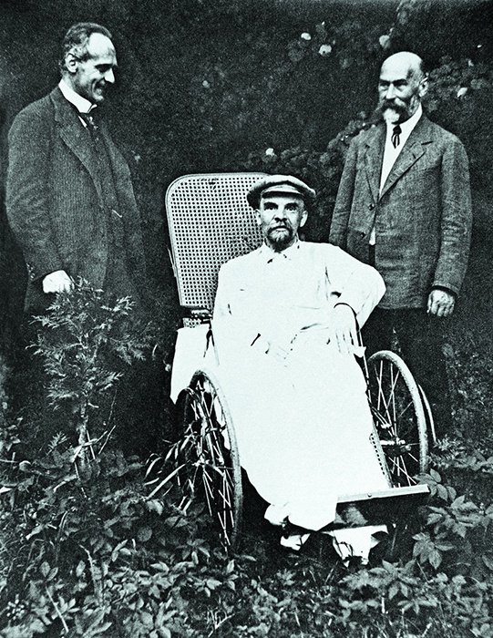 Ленин во время болезни. Подмосковные Горки. 1923 год. / Фото: ru.wikipedia.org