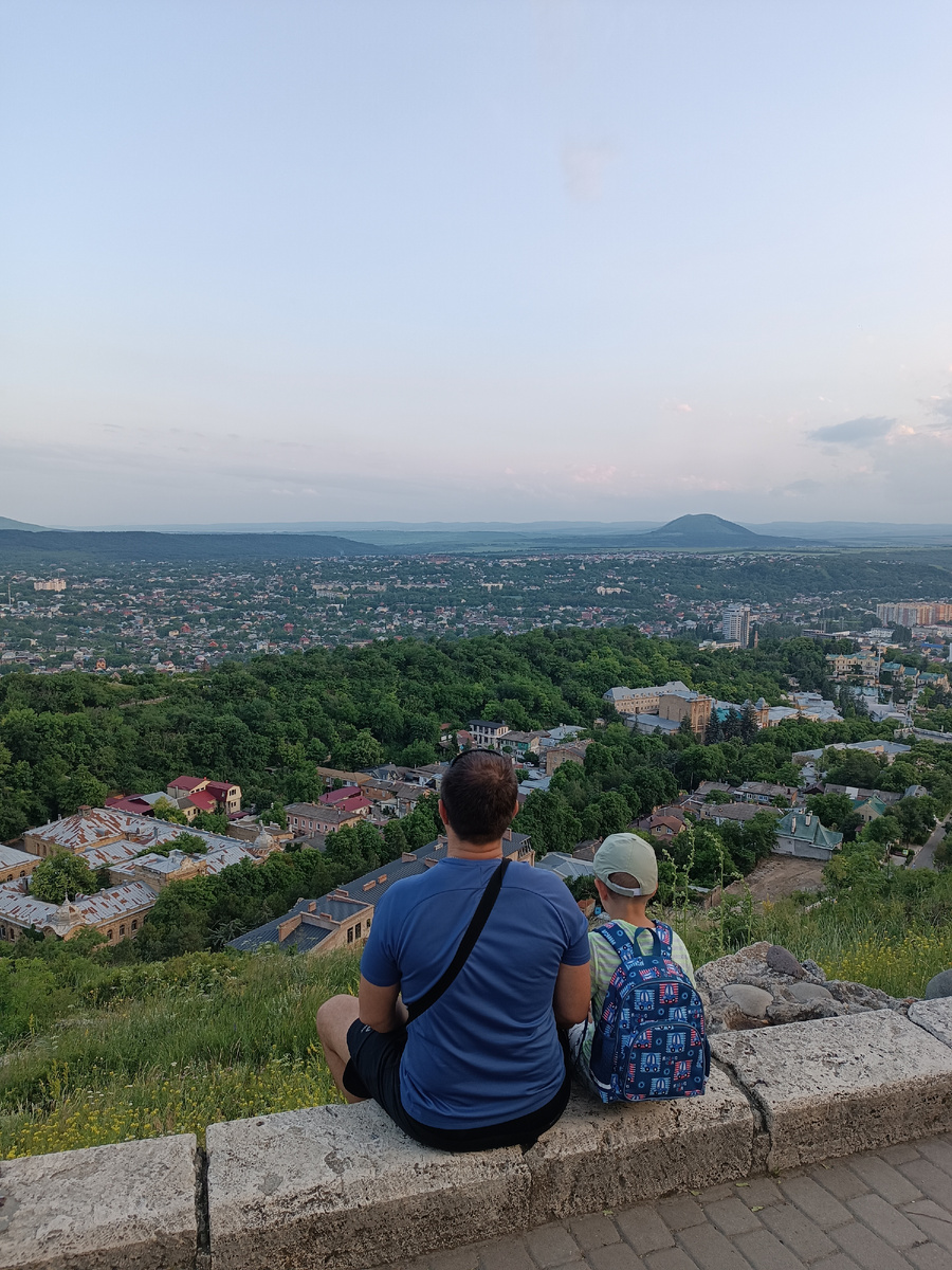 Вид со смотровой площадки беседки Эолова Арфа. 
