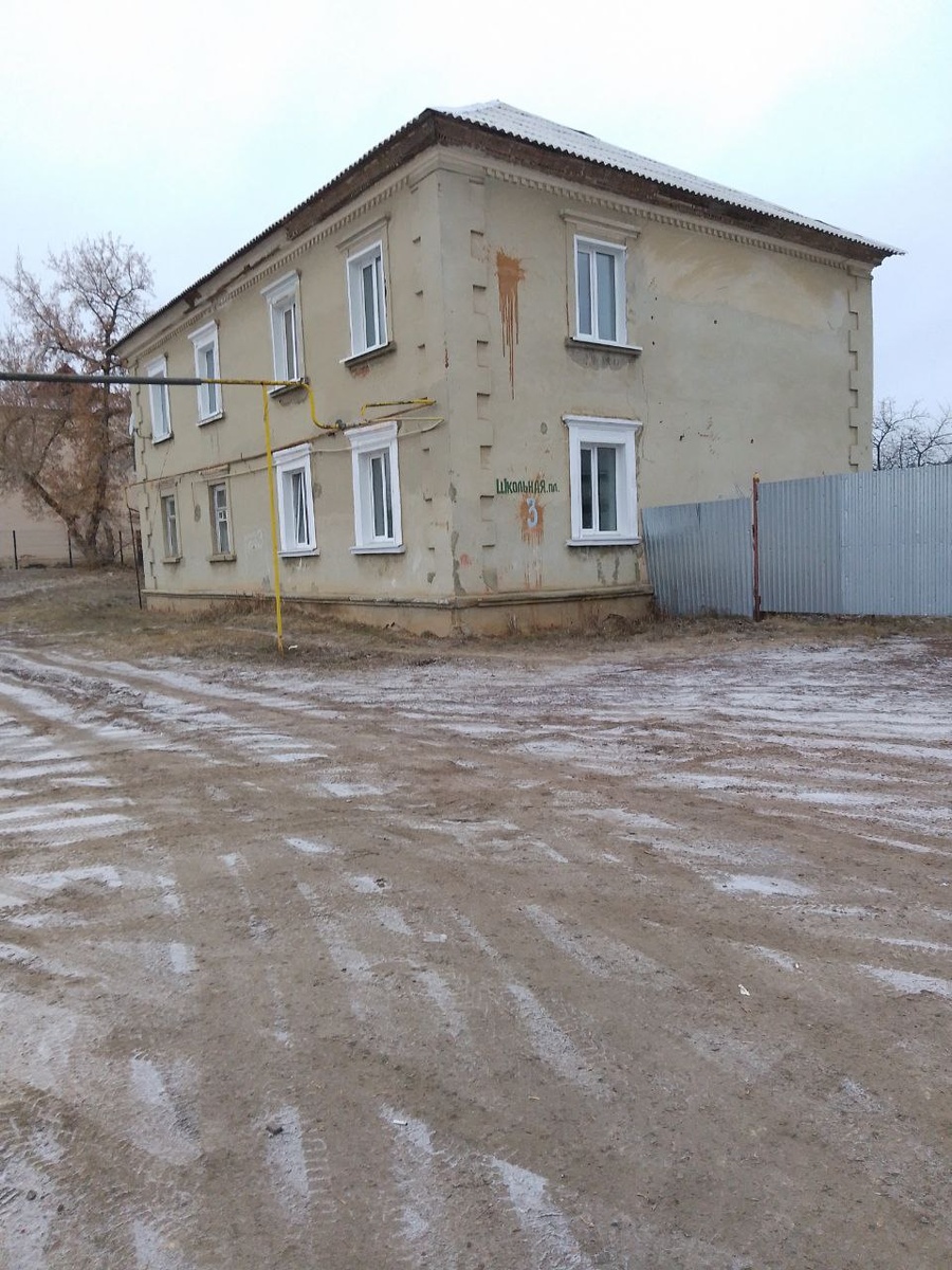 В этом доме всего 4 квартиры. Наверху две очень милые женщины, тоже вдовы. 