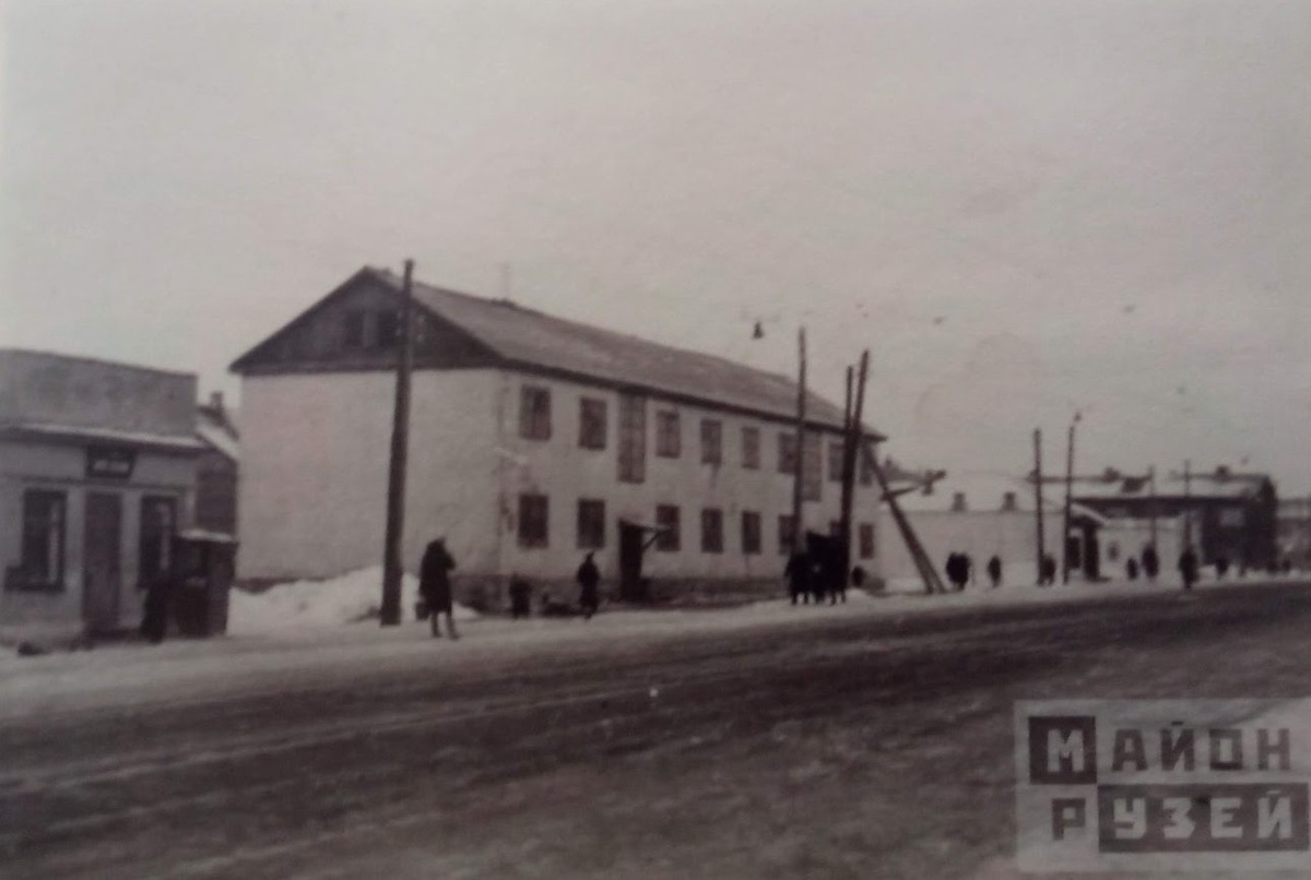 Типичный барак рабочего поселка НКПС ( фотография переснята со стенда музей)