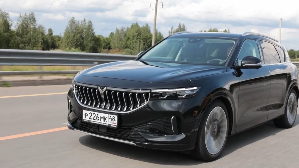 Voyah Free EVR - подзаряжаемый гибридный кроссовер продается в России официально.