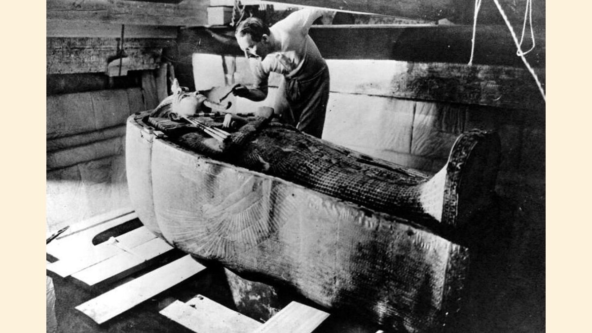 Картер за работой 