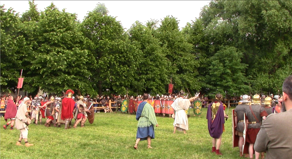 Сближение войск на поле боя - битва четырёх императоров. Фото - Олег Душин (блог Друг Истории)