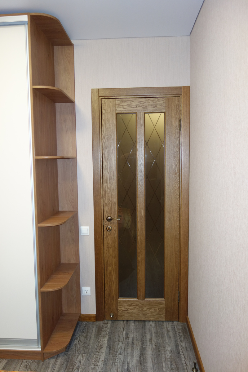 Дверное полотно высотой 210 см в интерьере помещения высотой 260 см