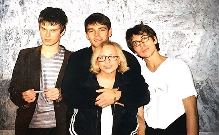 Сергей (в центре с девушкой) в молодости