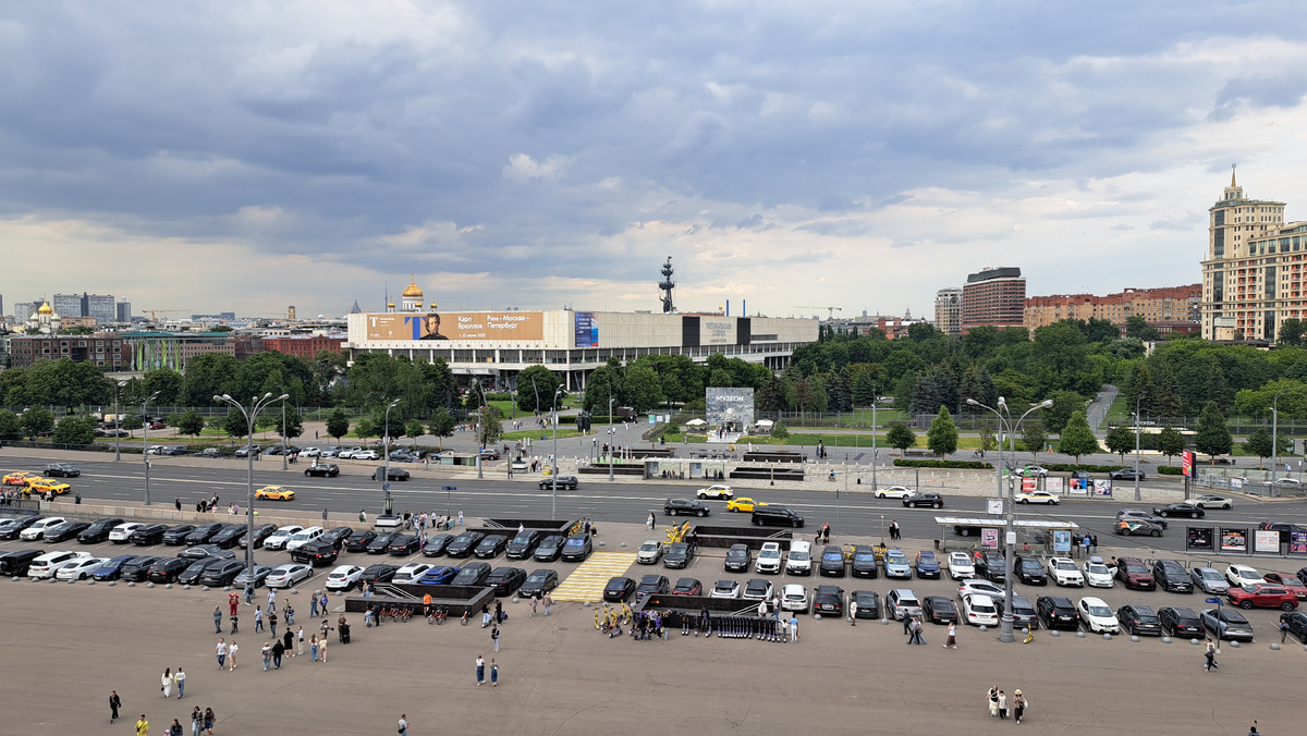 Вид на главный вход