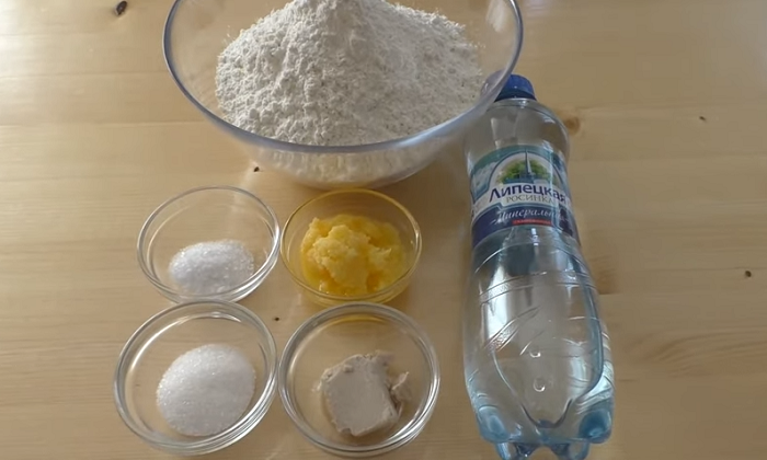 Подготовьте все ингредиенты для теста. / Фото: therecepts.com