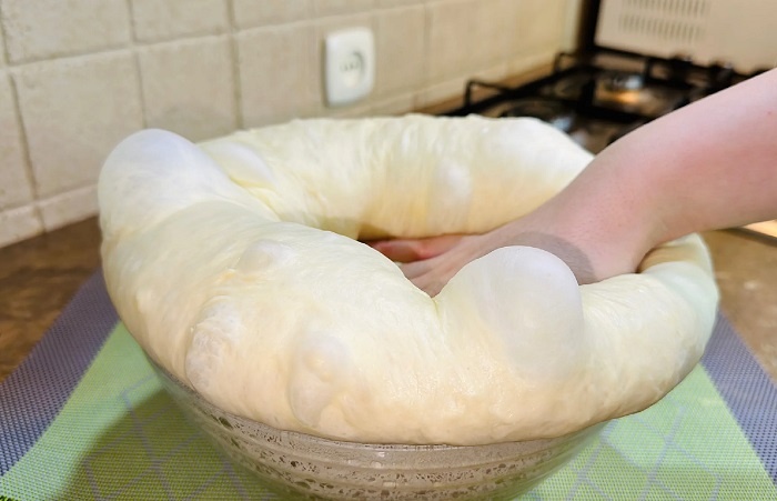 Тесто с уксусом быстрее и больше поднимается. / Фото: testo-bez-uksusa.vapesouz.ru