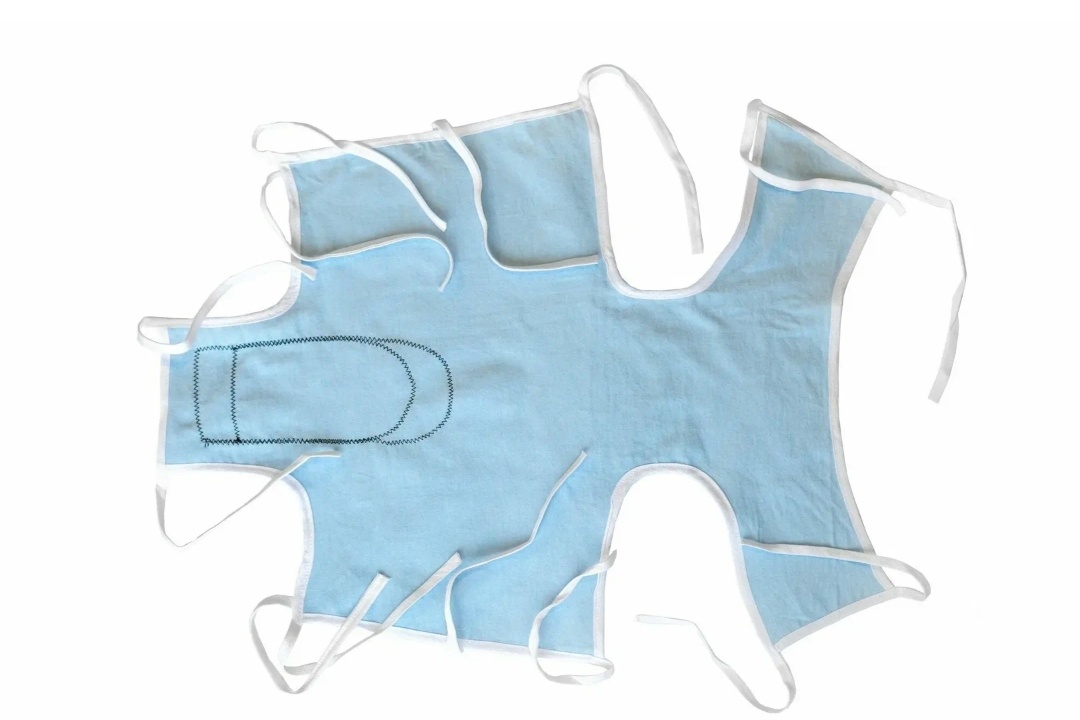 Послеоперационная попона на ЗАВЯЗКАХ. Источник - Яндекс картинки