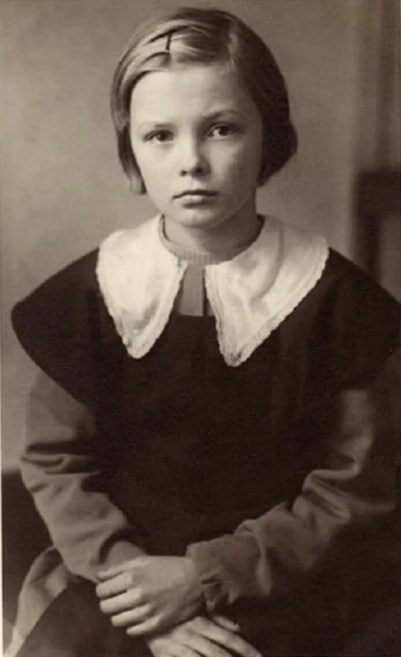 Вия Артмане в детстве