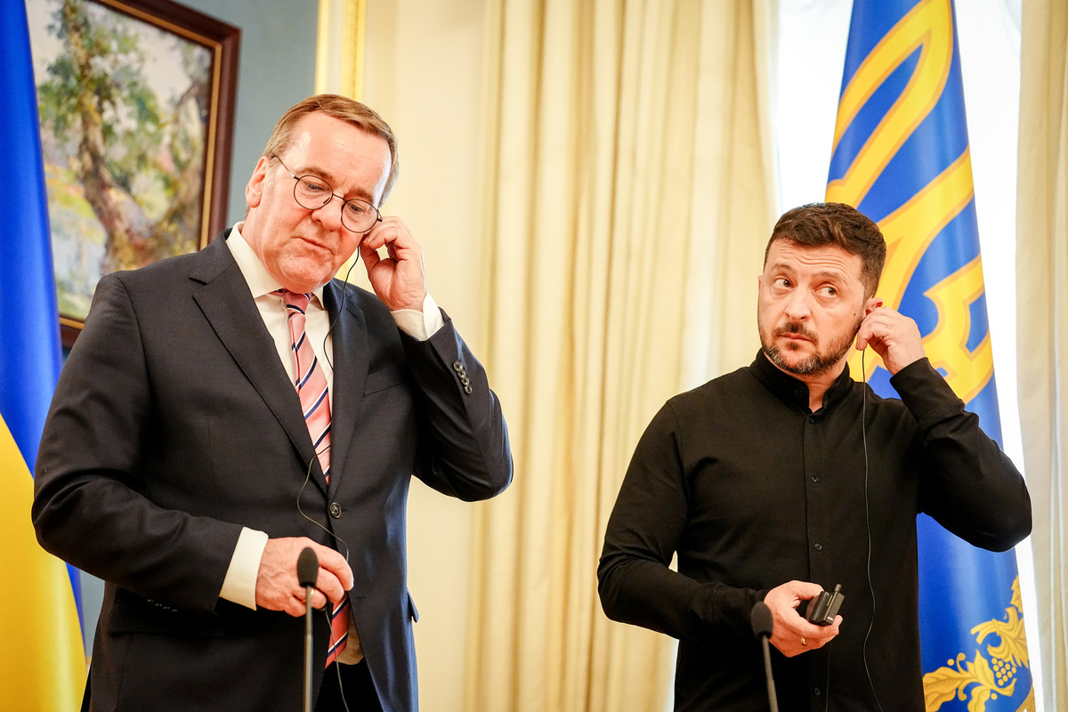     Министр обороны ФРГ Борис Писториус и Владимир Зеленский / Gettyimages.ru / Kay Nietfeld / picture alliance