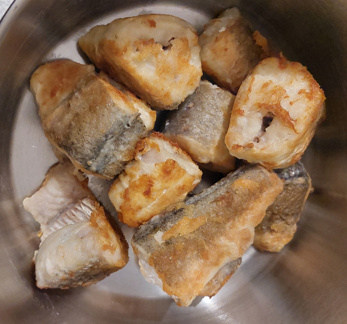 Все любят жареную рыбу.