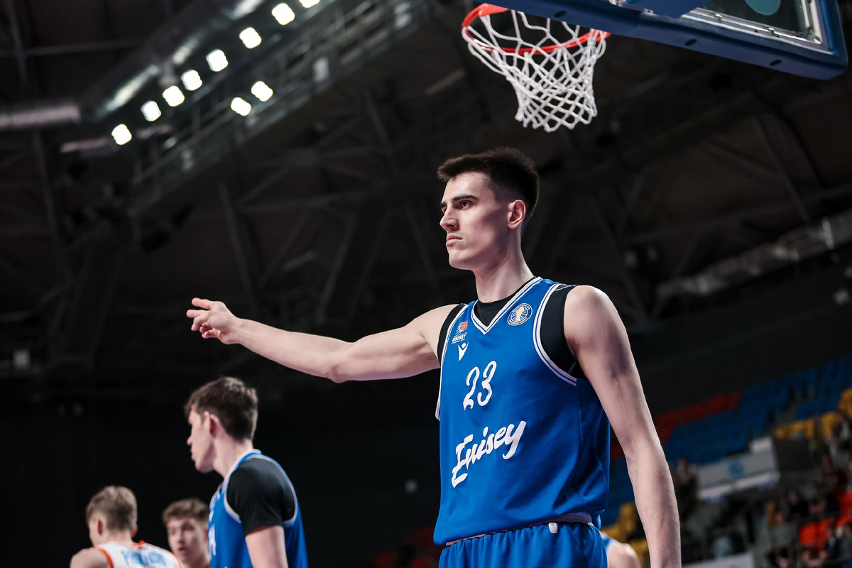 Сергей Долинин за «Енисей» в сезоне-2024/25