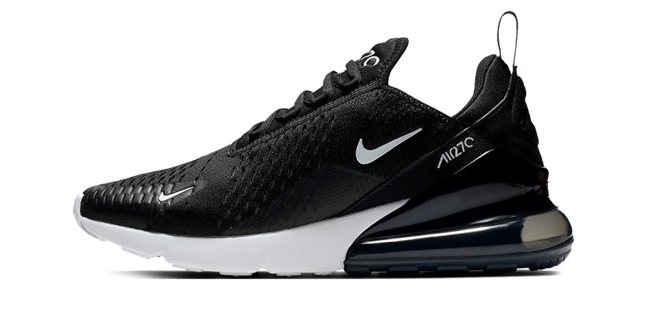 Nike Air Max (77 моделей с большими размерами). Еще одна популярная и очень разнообразная серия кроссовок - это Nike Air Max. Существует очень большое количество разновидностей этой линейки, которые выпускались и развивались в разные годы. В первой, 90-ой серии (созданной в 1990 году) дизайнер Тинкер Хэтфилд отметил воздушную подушку, сделав ее более видимой. Он придал модели плавные линии, при этом выделил окно Air яркими «инфракрасными» акцентами. 