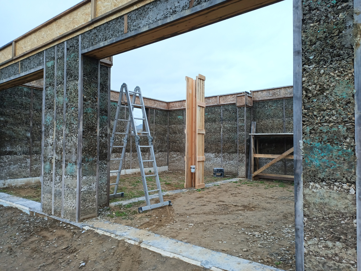 Колонна в гараже 