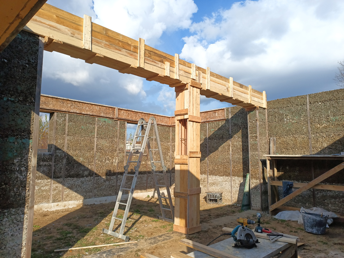 Позже добавил подпорки снизу 