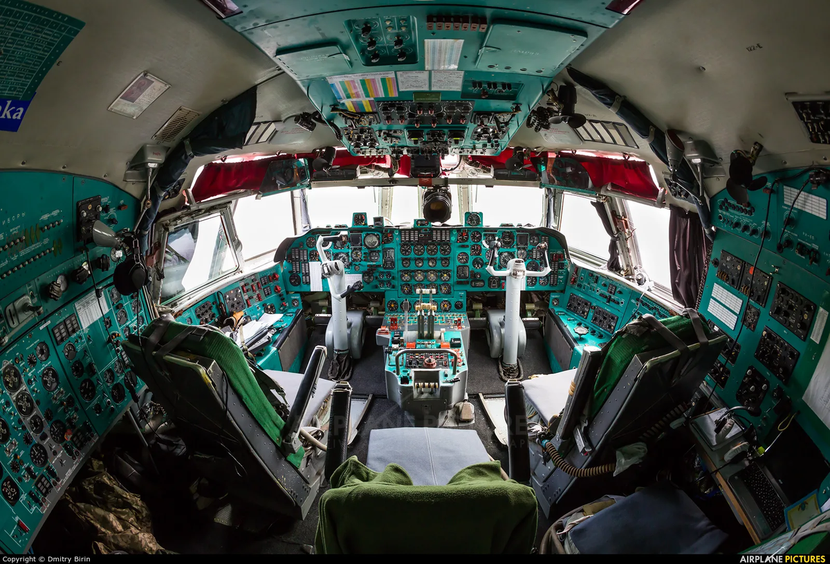 Ил-76 Кабина пилотов. Фото из Яндекса. 