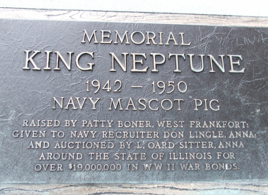Более современный вариант памятника Королю Нептуну, с исправленной надписью. Автор искходного изображения, сделанного в 2005 году, Eric Crowley.