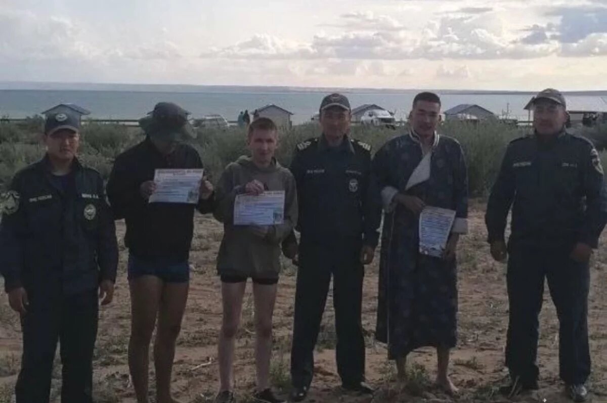    Троих молодых мужчин унесло на надувном матрасе течением в Туве