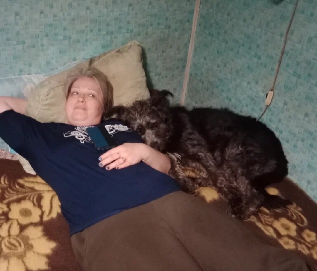 Со мной на даче.Дома не позволяет так.