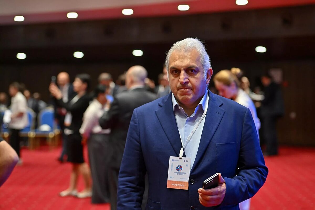 Артур Согомонян на десятом Российско-армянском межрегиональном форуме (6 июня 2025). Еревaн
© Sputnik / Aram Nersesyan