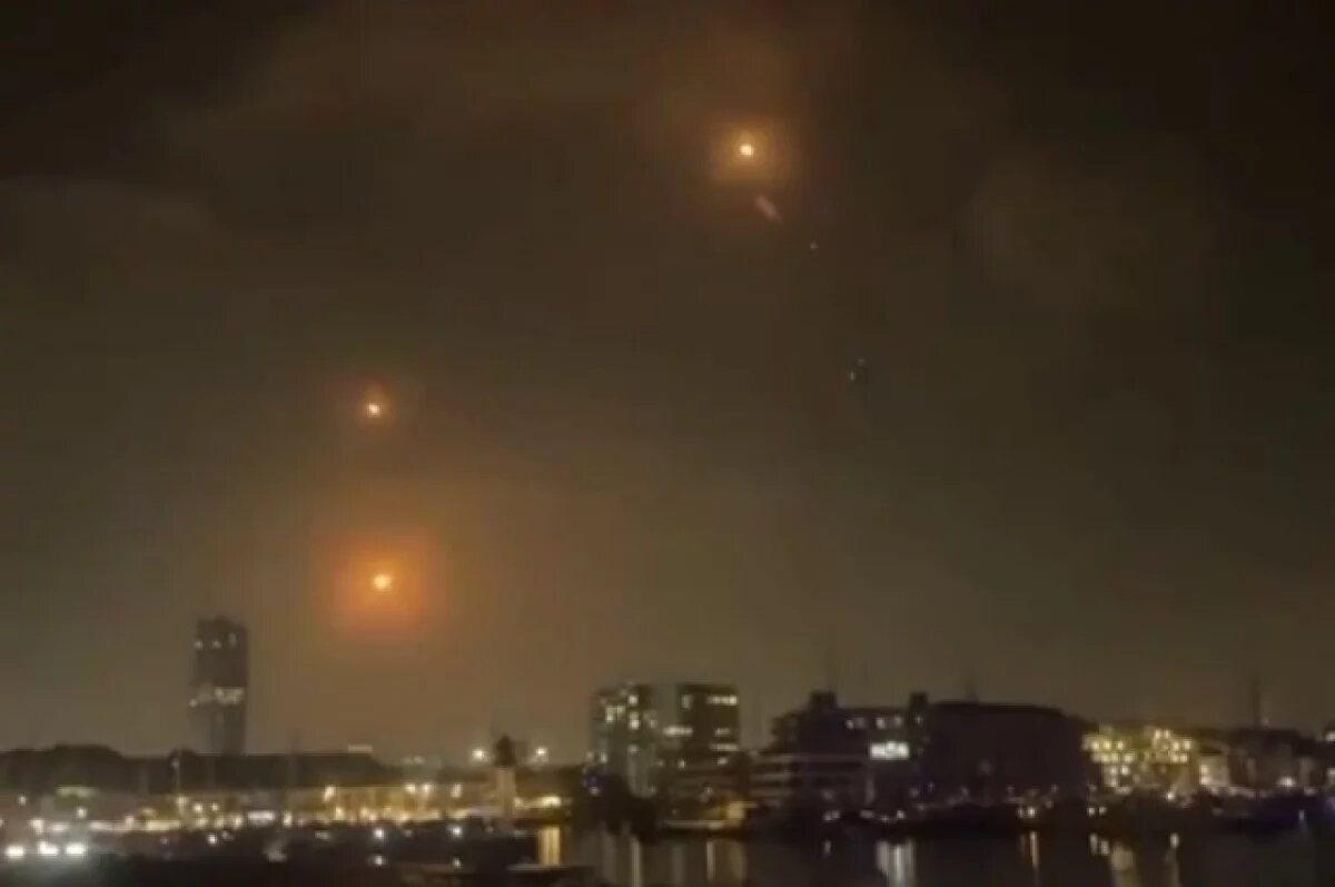    Эксперты отмечают, что интенсивность ракетных и беспилотных атак по Израилю не снижается, а израильское ПВО не справляется с комбинированной атакой большого количества атакующих иранских ракет и беспилотников.